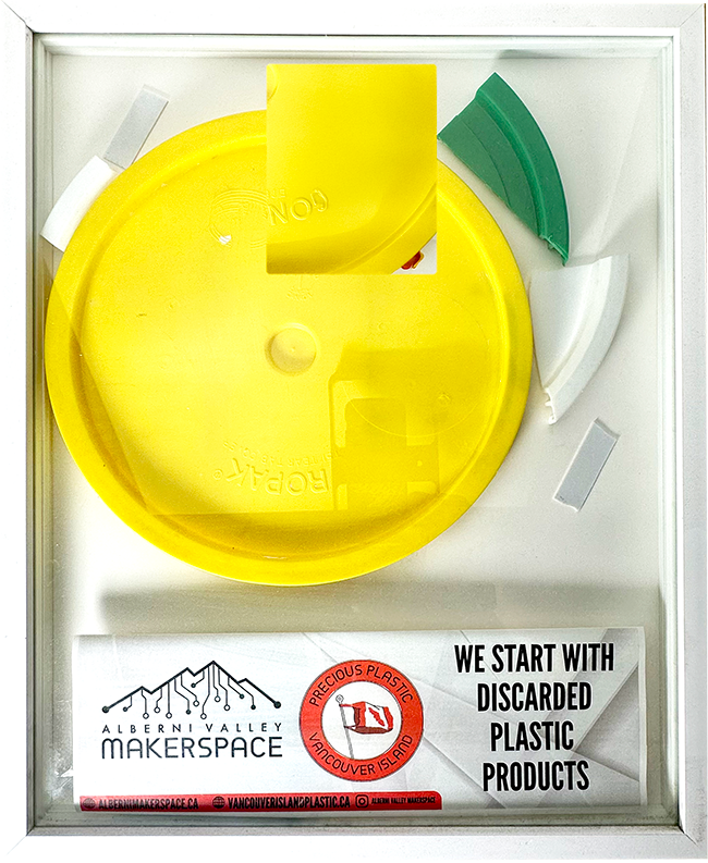 Plastic recycling in pieces